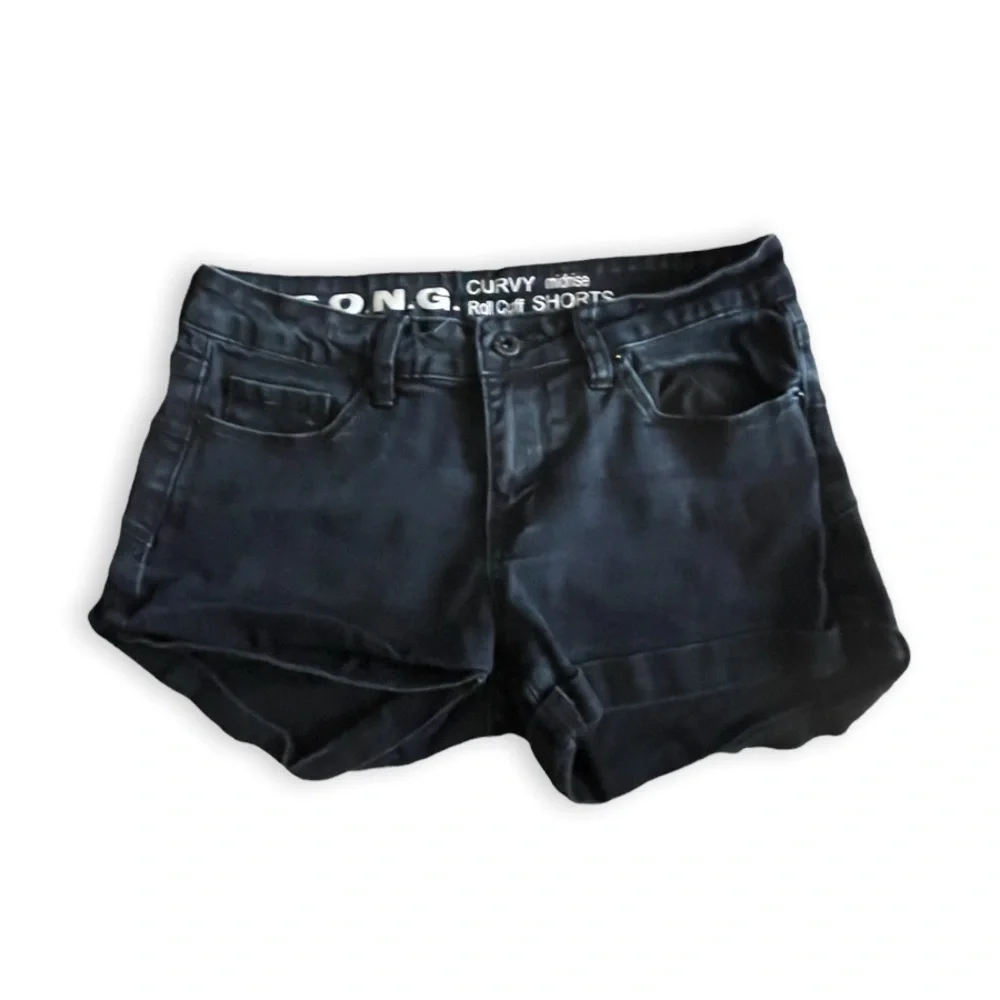 S.O.N.G. Woman’s Black Curvy Mid Rise Roll Cuff Denim Jean Shorts Size 7/28 - Picture 3 of 10